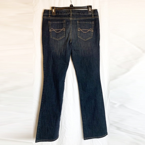 Mossimo Jeans NWT 11 Regular Juniors / 6 Women’s. Boot cut. - Picture 2 of 3